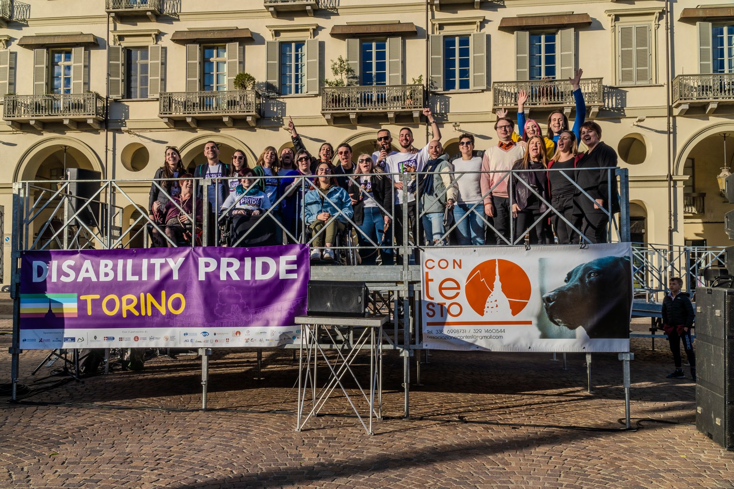 Foto finale sul palco del Dsiability Pride.